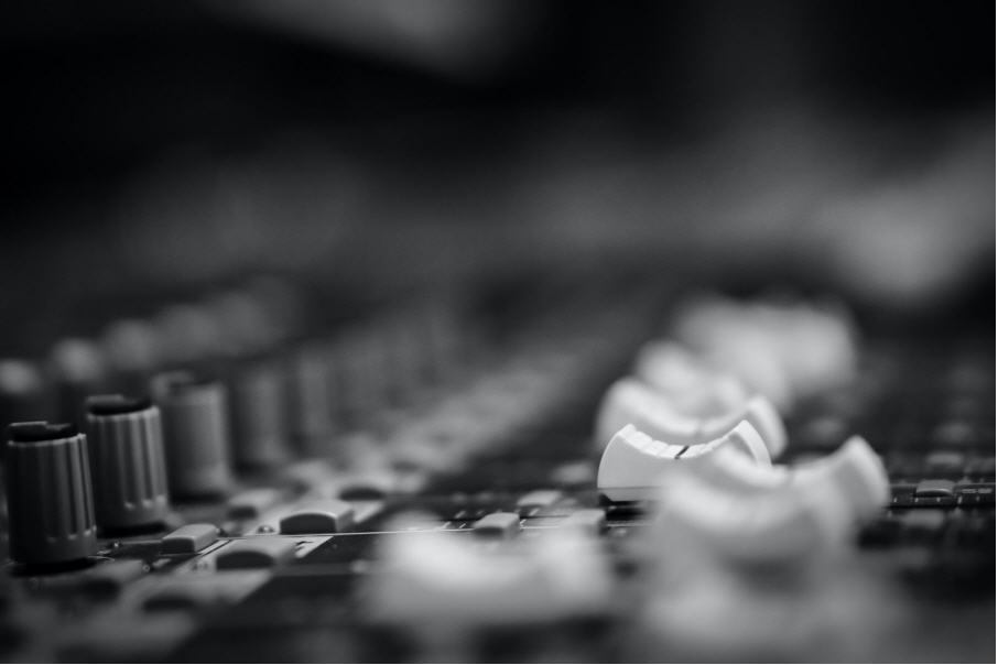 Booking a Recording Studio in Los Angeles - Top 5 Things to Consider